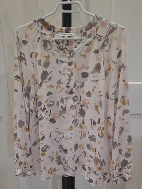 ROSE & OLIVE Ivory Floral-Print Button Blouse with Blush and Gray Accents